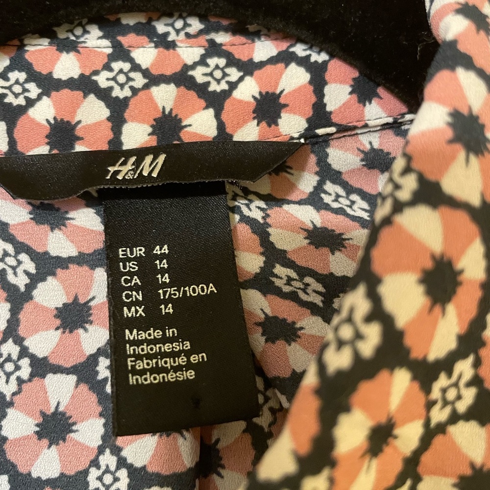 H&M Long Sleeve Button Down Shirt - Picture 2 of 4
